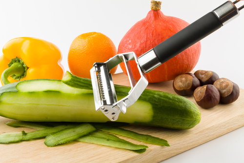 Alat Pengupas Sayur dan Buah (Peeler)