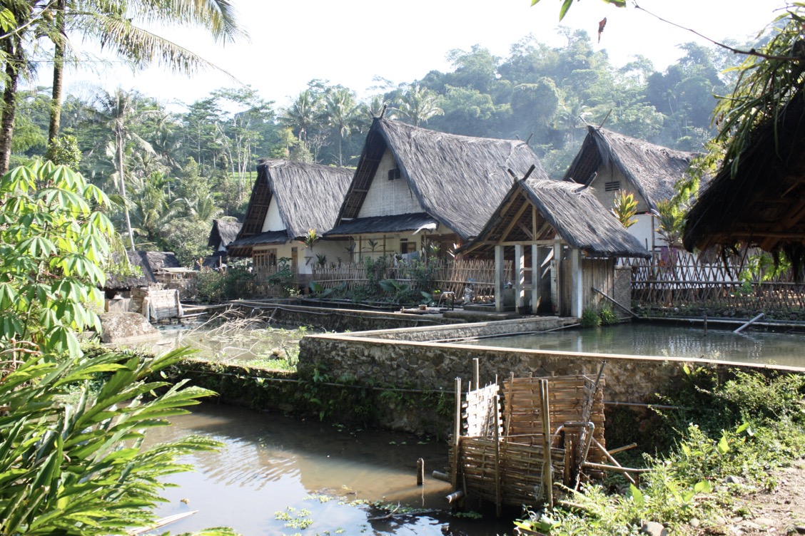 rumah adat dari Sunda