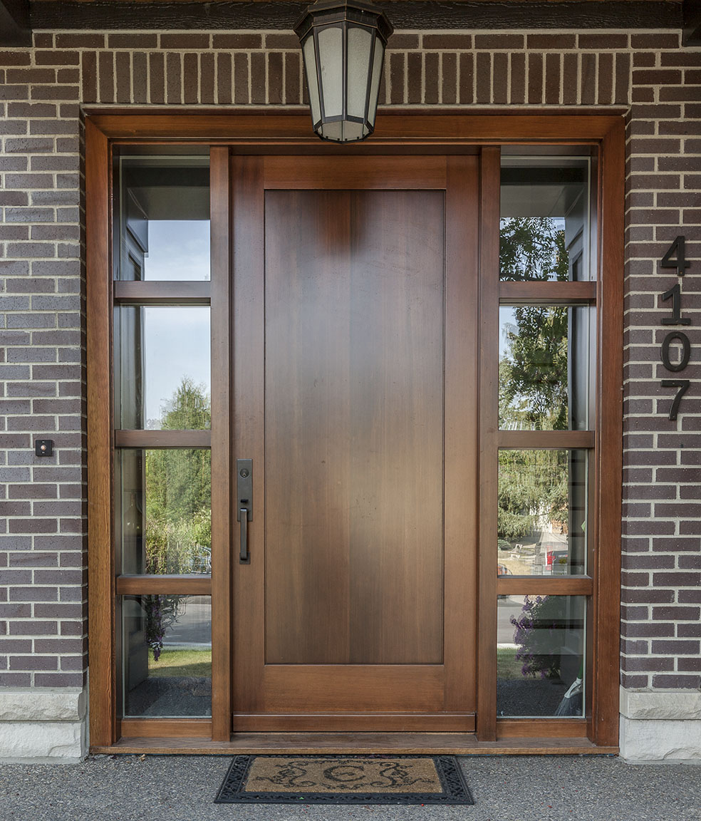 Pintu kayu klasik