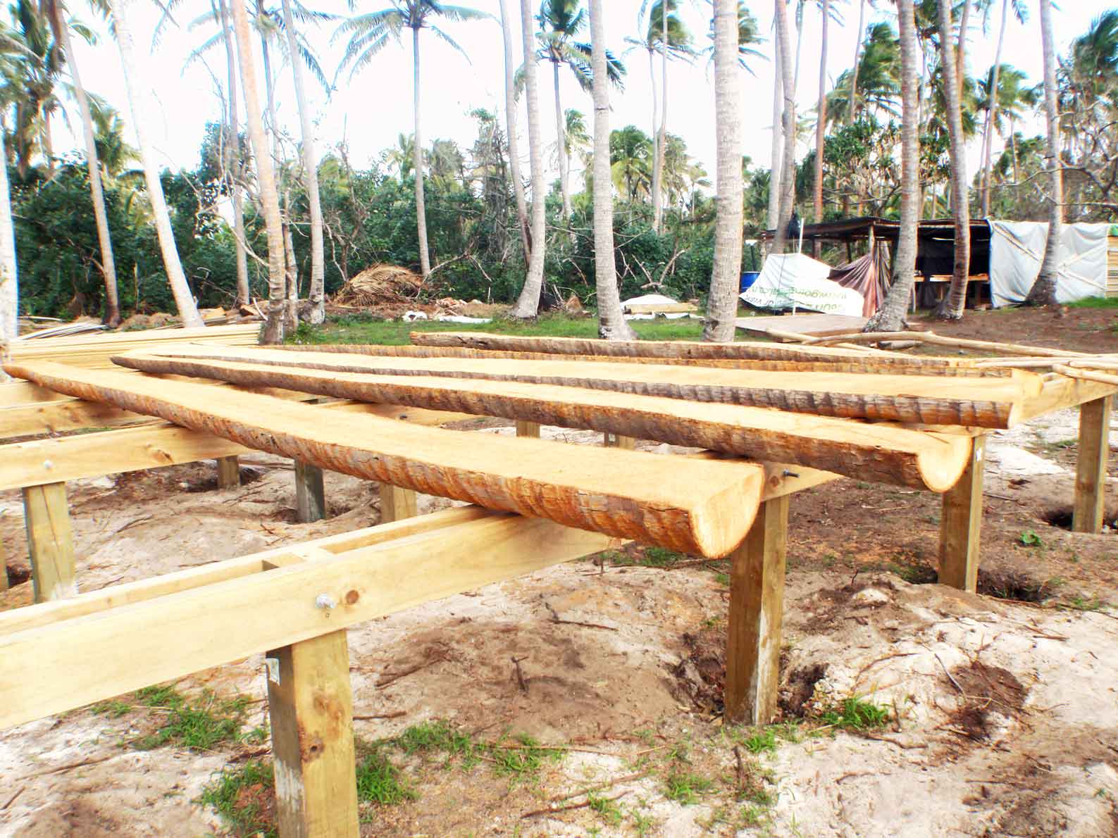 furniture kayu kelapa: karakteristik, kelebihan, dan kekurangannya